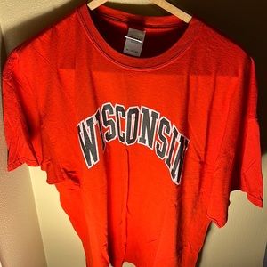 NCAA Men’s Wisconsin Tee Color Red Size 2XL